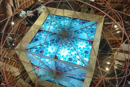 Caleidoscopio gigante en el museo-galería del caleidoscopio en Nagareyama