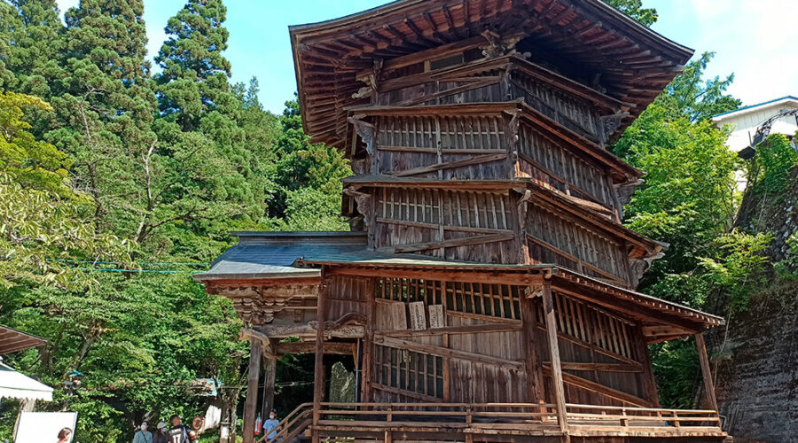 Pagoda Sazaedo en el Monte Iimori de Aizuwakamatsu