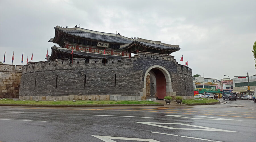 Puerta Paldalmun de la Fortaleza Hwaseong de Suwon