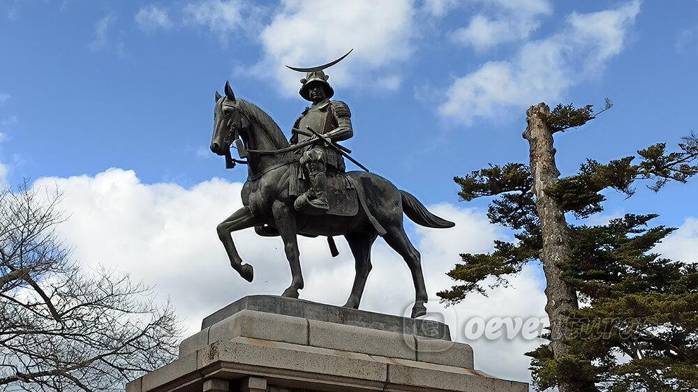 Estatua de Date Masamune en Sendai