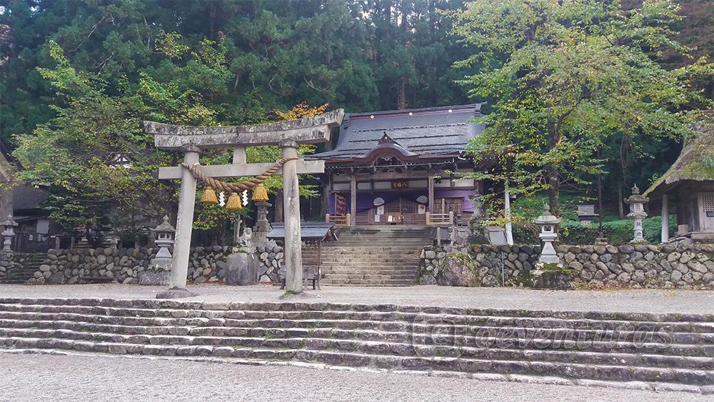 Santuario Hachiman en Shirakawa