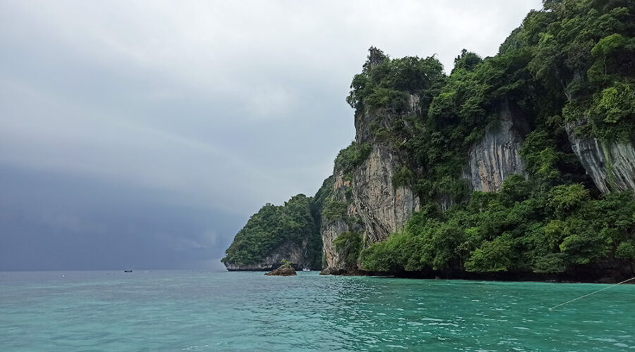 Bahía de los monos en las islas Phi Phi