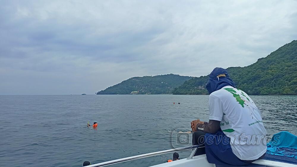 Barco en el mar de las islas Phi Phi