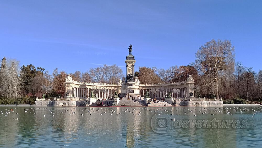 Monumento a Alfonso XII en el Parque del Retiro en Madrid