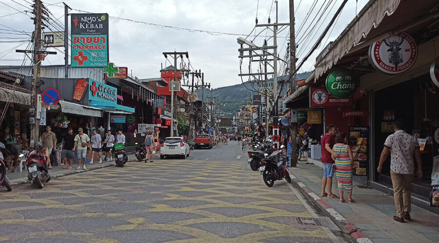 Patong Beach de día