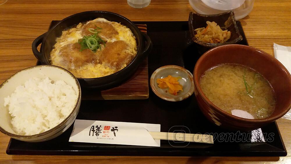 Tonkatsu con huevo en Osaka