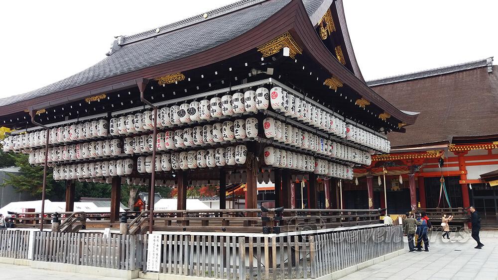 Escenario del santuario Yasaka en Kyoto