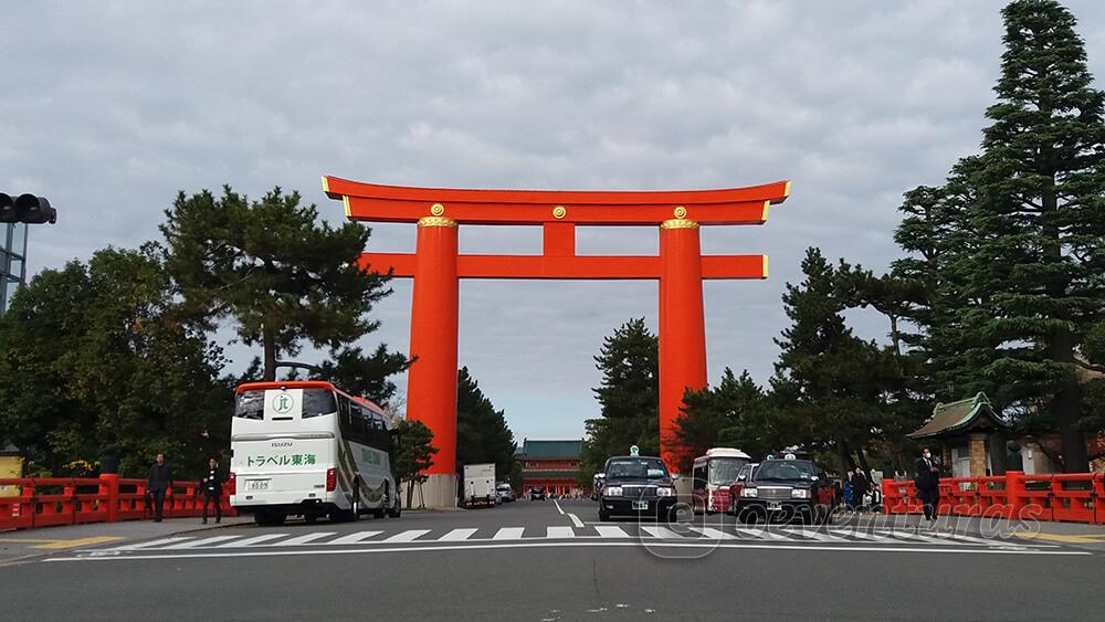 Torii del santuario Heian en Kyoto