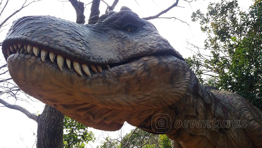 Animatronic de un dinosaurio en Dino Adventure de Nagoya