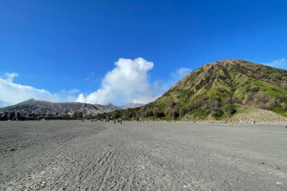 El Monte Bromo desde el mar de arena