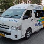 Furgoneta de la empresa Damri con destino Borobudur en Yogyakarta
