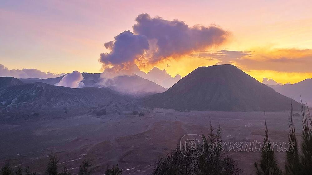 Monte Bromo al anochecer desde Cermoro Lawang