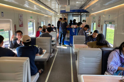 Vagón cafetería de un tren de Java