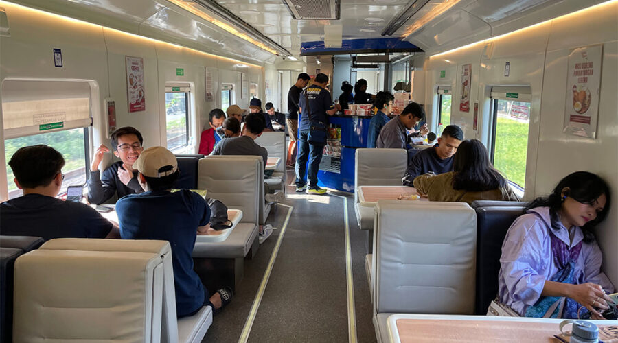 Vagón cafetería de un tren de Java