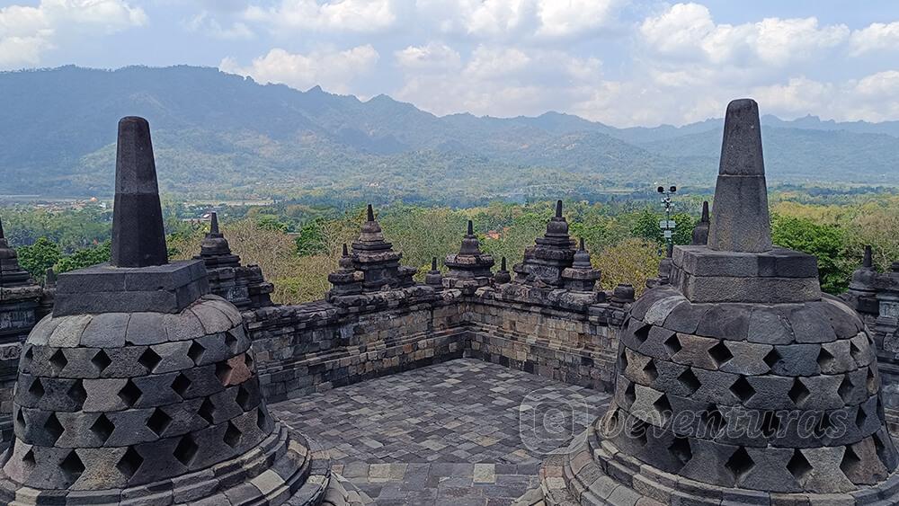 Vistas desde el templo Borobudur en Yogyakarta