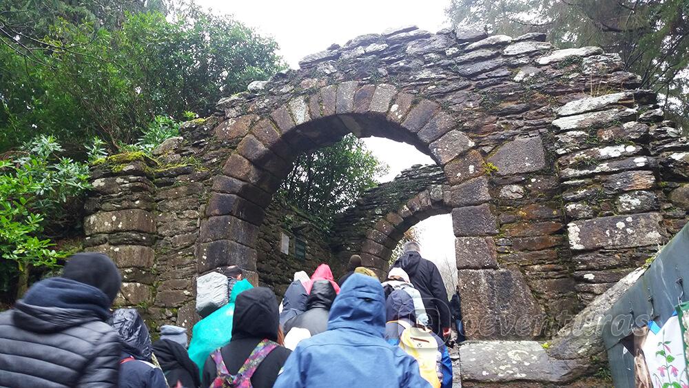 Puerta de entrada a Glendalough