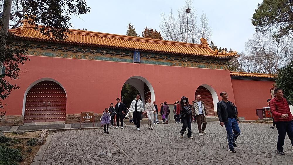 Entrada a la Tumba de Ming Xiaoling en Nankín