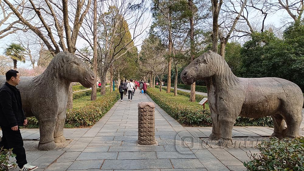 Vía Sagrada de la Tumba de Ming Xiaoling en Nakín