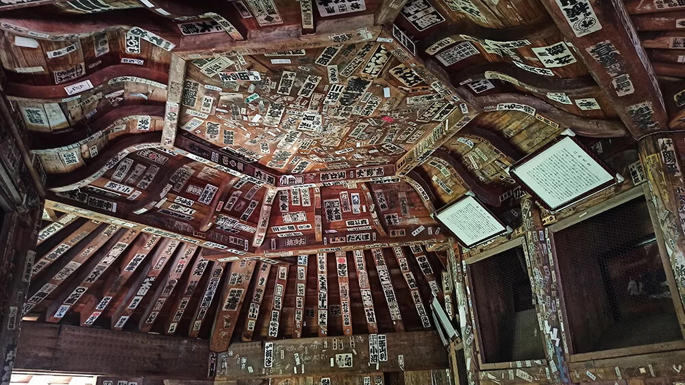 Interior de la pagoda Sazaedo de Aizuwakamatsu