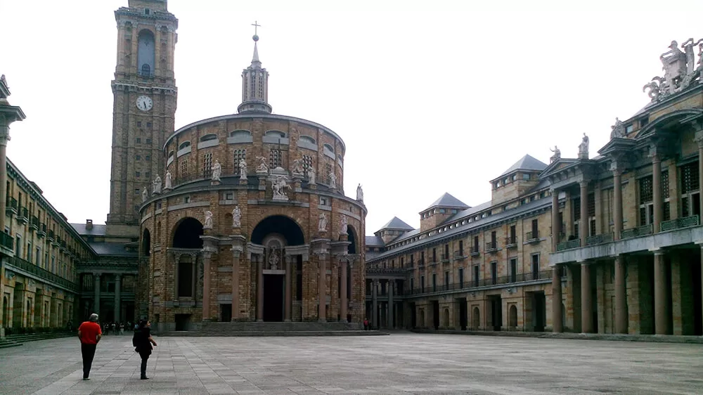La iglesia de la Universidad Laboral de Gijón