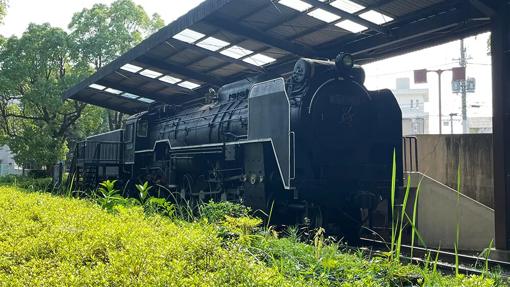 Locomotora de vapor (modelo D52 403) en Hiratsuka