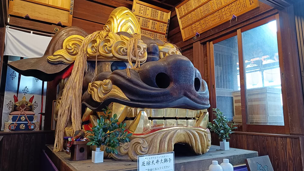 Cabeza de león del Santuario Namiyoke en Tokyo