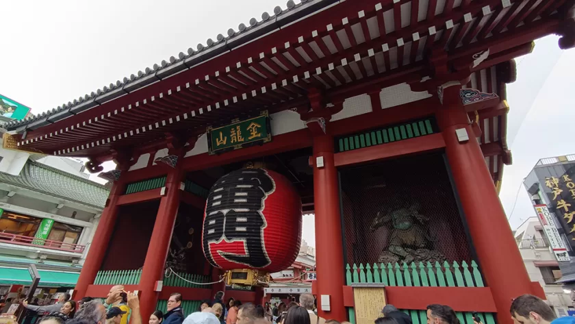 Puerta Kaminarimon del Templo Sensoji en Tokyo