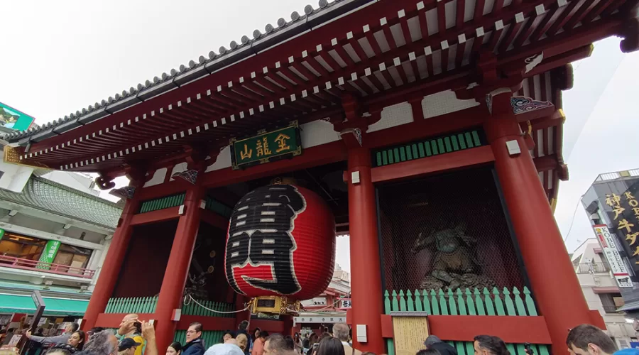 Puerta Kaminarimon del Templo Sensoji en Tokyo