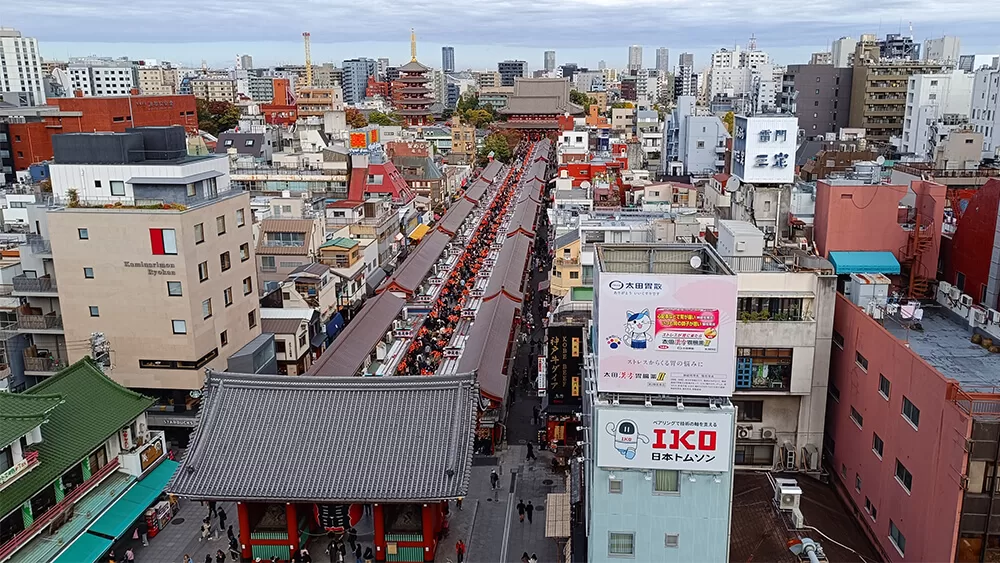 Templo Sensoji desde el mirador del Centro de Información Turística y Cultural de Asakusa de Tokyo