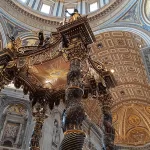 Baldaquino de San Pedro en la Basílica de San Pedro de la Ciudad del Vaticano