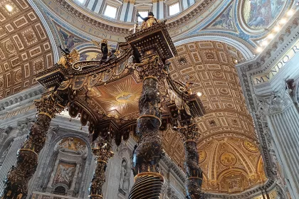 Baldaquino de San Pedro en la Basílica de San Pedro de la Ciudad del Vaticano