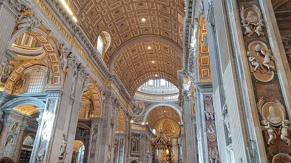 Interior de la Basílica de San Pedro de la Ciudad del Vaticano