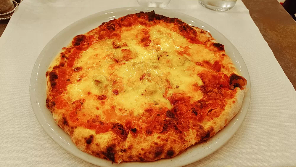Pizza de cuatro quesos en Florencia