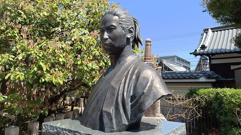 Estatua de Hijikata Toshizo en el templo Mibudera de Kyoto