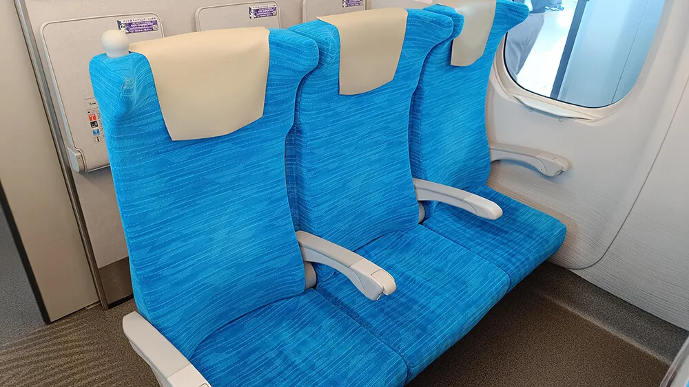 Asientos de clase económica del Shinkansen