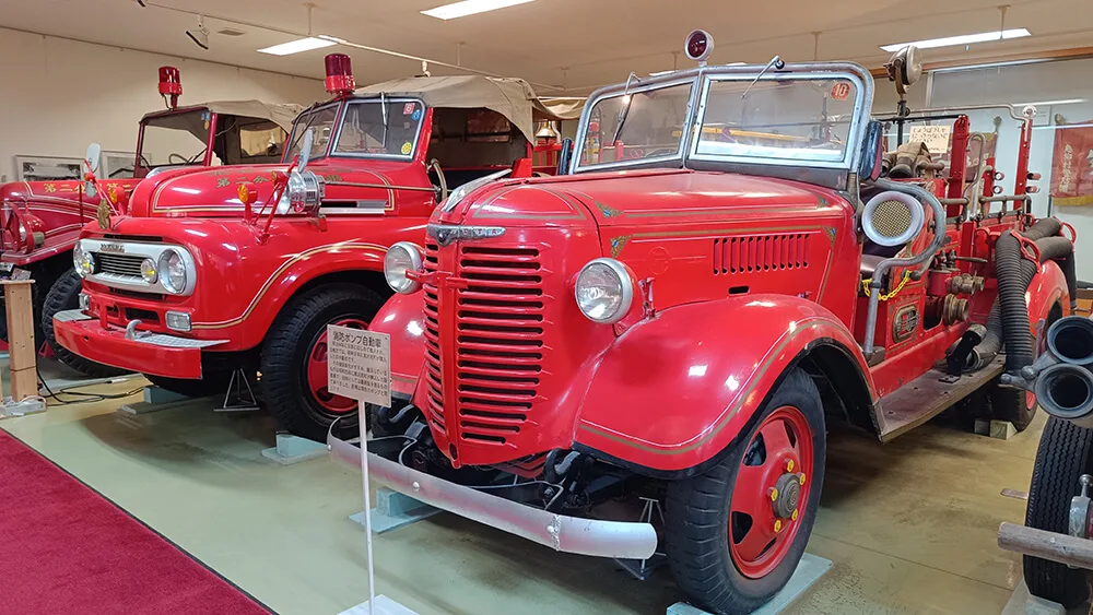 Camiones de bomberos del Museo de la Aldea Folclórica Michinoku en Kitakami