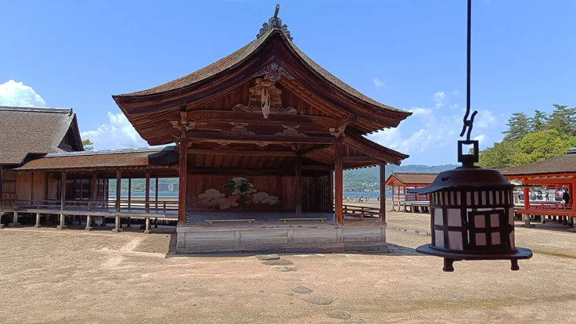Escenario de teatro Noh en el Santuario de Itsukushima