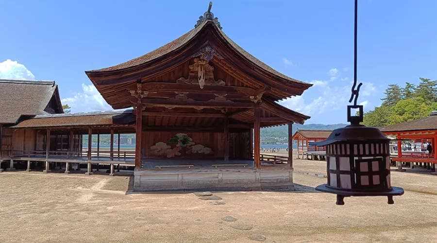 Escenario de teatro Noh en el Santuario de Itsukushima
