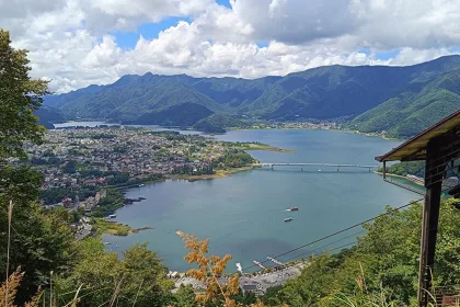 Lago Kawaguchiko desde la estación Fujimidai del teleférico