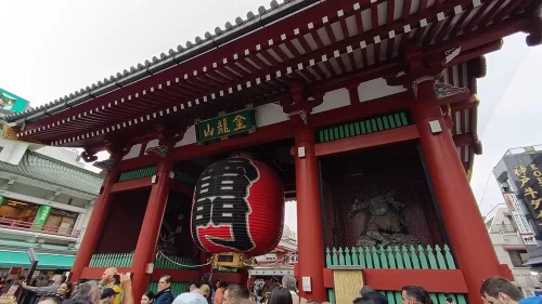 Puerta Kaminarimon del Templo Sensoji en Tokyo