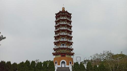 Pagoda Ci'en del Lago Sol y Luna